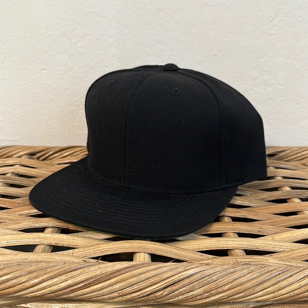 The Classics retro vintage black hat cap green underbrim SnapBack
